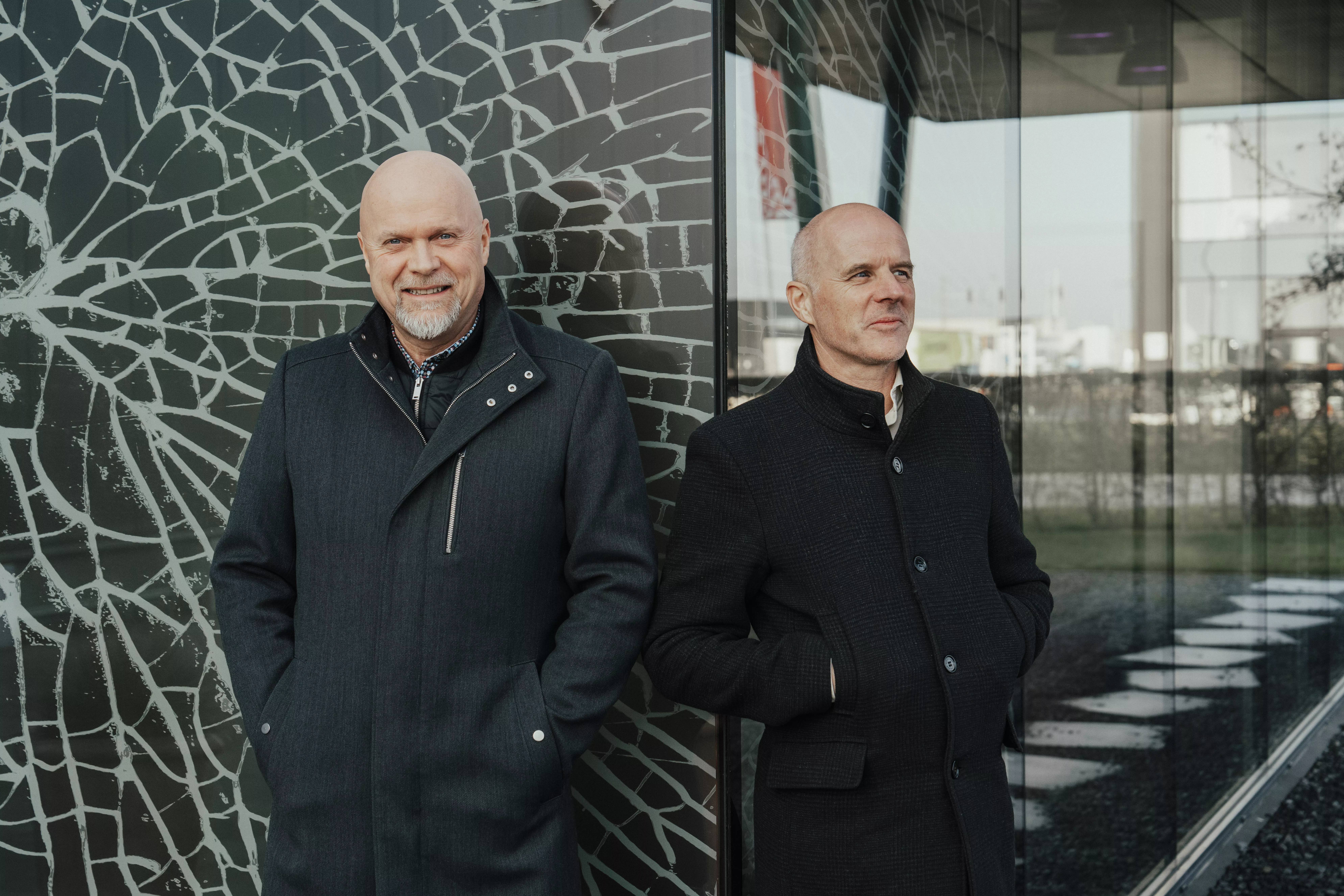 Geert Dekyvere, Business Development Manager Recticel Insulation en Tom Vandamme, Head of Department Smoke & Vents Willy Naessens Industriebouw